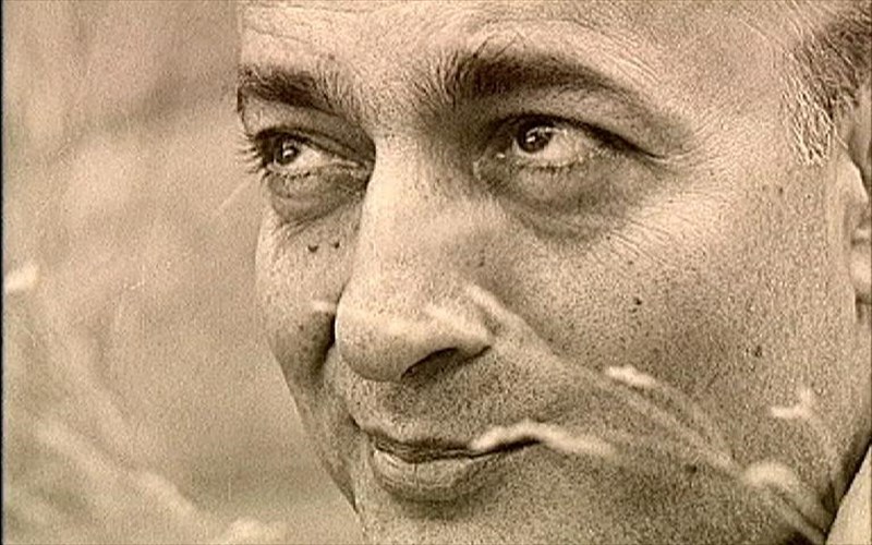 ta-paidia-empneontai-apo-ton-niko-gkatso-grafoun-stixous-kai-ta-tragoudia-zontaneuoun-sto-megaro