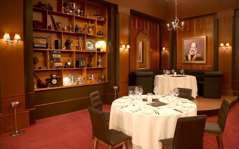 ena-estiatorio-fotia-erxetai-stin-athina