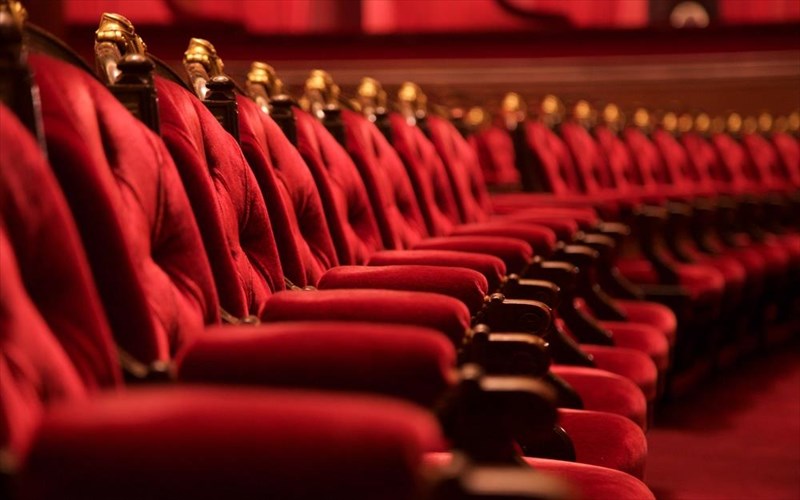 duo-ispanika-erga-sto-studio-mauromixali-gia-tin-imera-tis-gunaikas