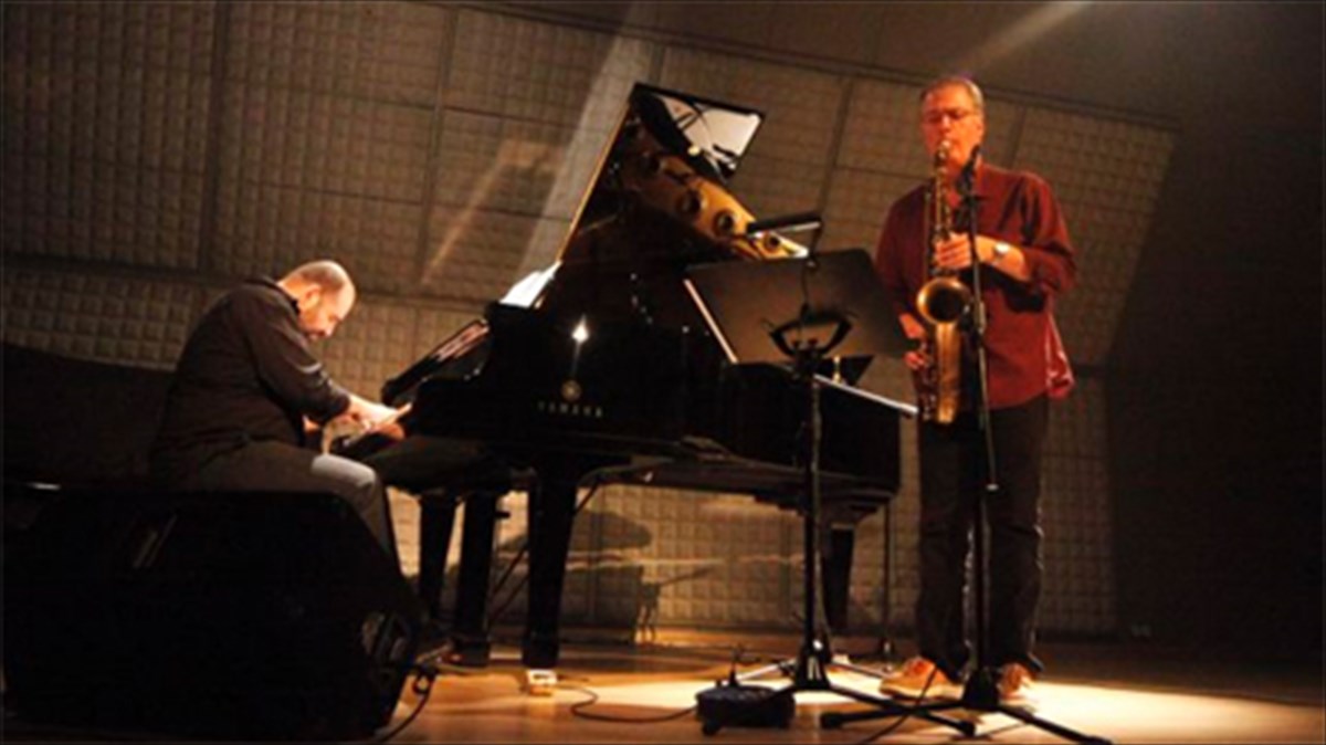 mia-bradia-pragmatikis-jazz-sto-faust