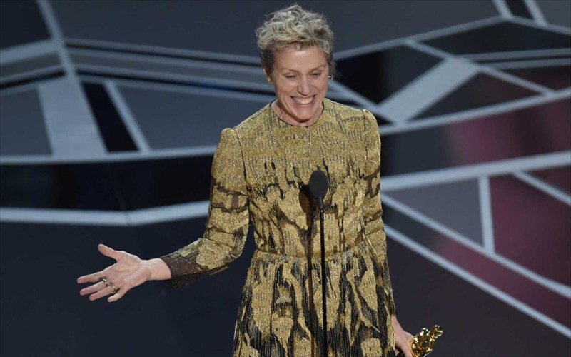 poia-pige-abafi-sta-oskar-kai-oi-leptomereies-se-mallia-kai-makigiaz-pou-ksexorisame-photos