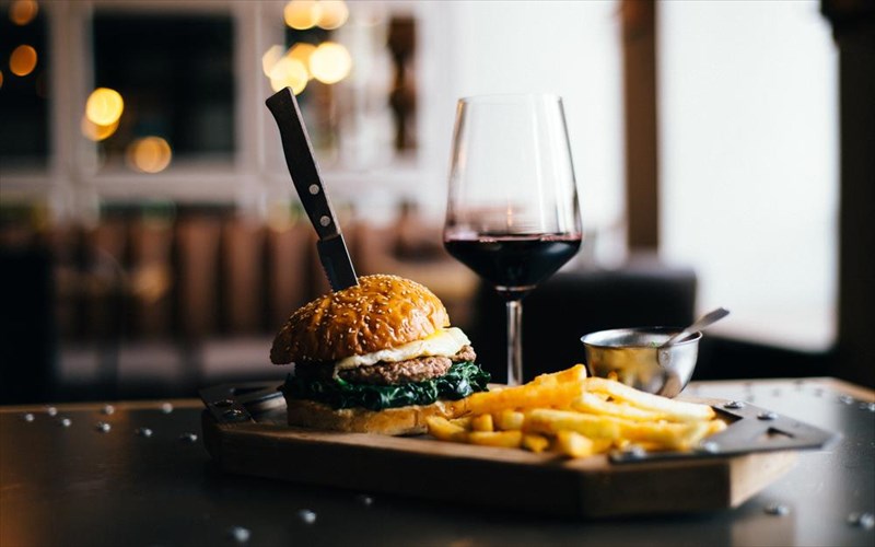 krasi-me-junk-food-ola-ginontai