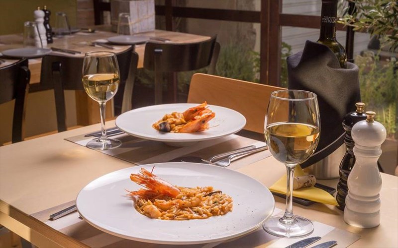 tesseris-staseis-gia-fagito-sto-peristeri