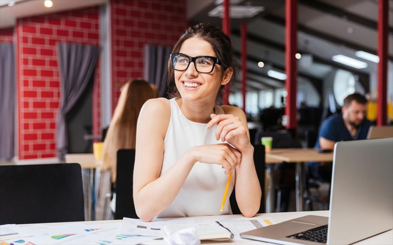 ti-rolo-mporei-na-paiksei-to-makigiaz-ston-xoro-ergasias