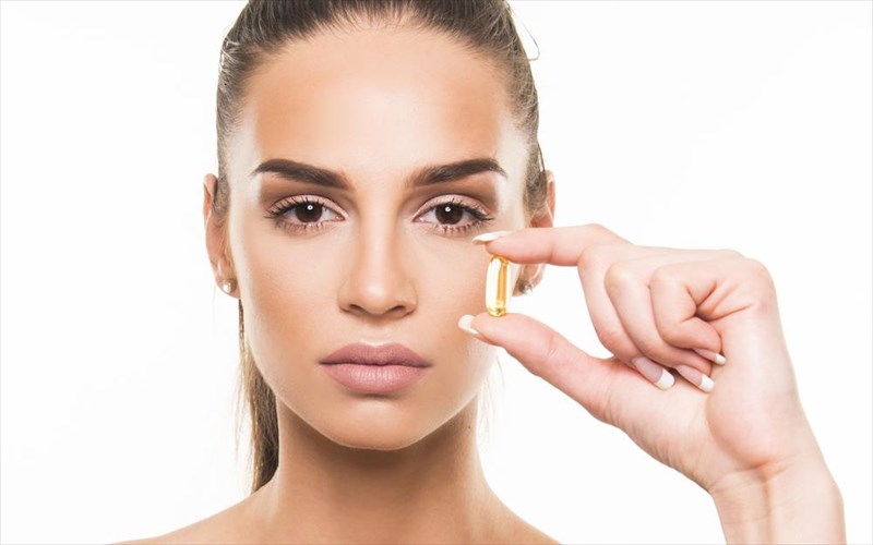 ti-sumbainei-me-to-kollagono