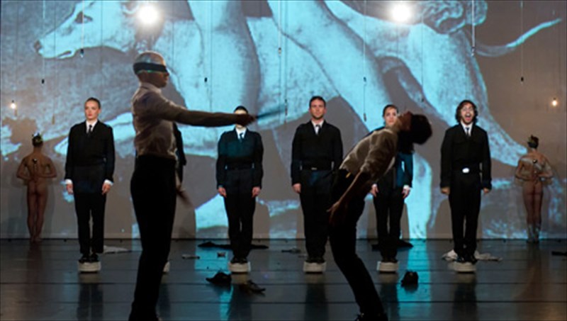 gian-fampr-katedafizontas-ti-theatriki-pseudaisthisi