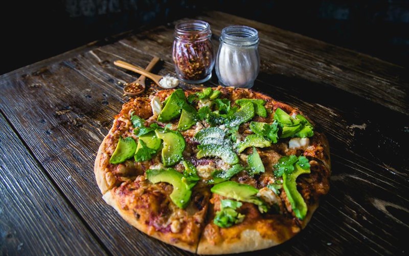 i-pio-nostimi-pitsa-einai-nistisimi-kai-ftiaxnetai-me-abokanto