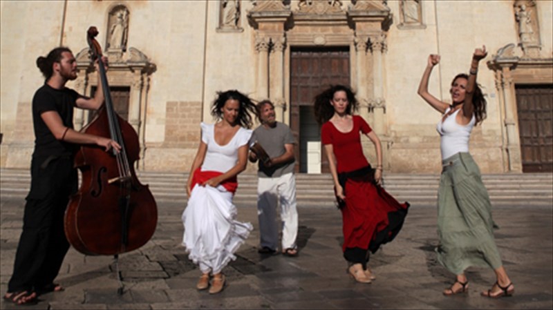 kitharistikes-melodies-kai-ksesikotikes-taranteles-sto-half-note