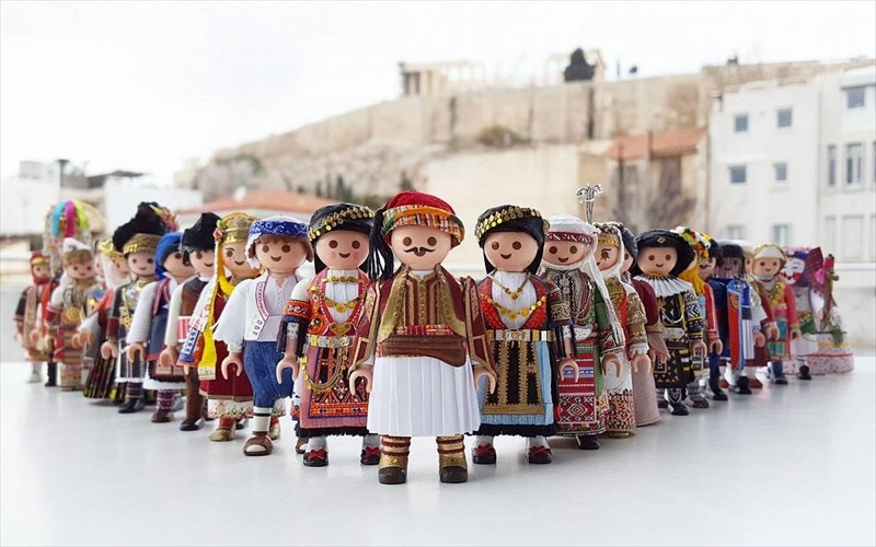 thelete-na-deite-to-proto-playmobil-me-foustanela