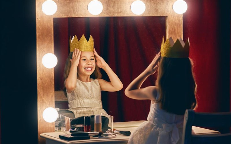 ta-paidia-paizoun-theatro-sto-idruma-mixalis-kakogiannis