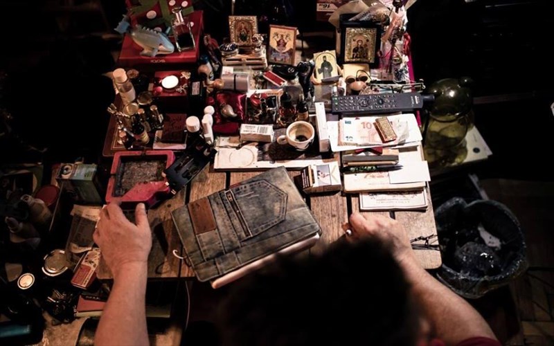 duende-me-1kai1-eisitirio-gia-tin-pagkosmia-imera-theatrou