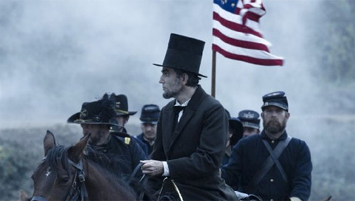 o-daniel-day-lewis-os-lincoln-se-ermineia-oskarikon-prodiagrafon