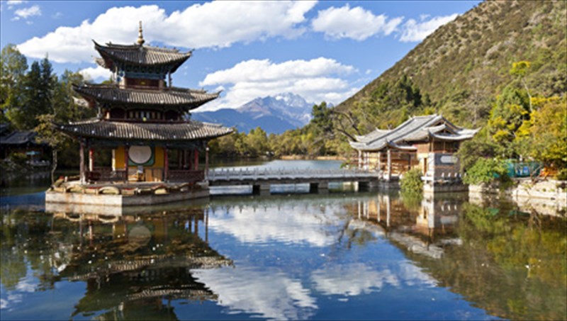 rolan-mpart-to-periergo-taksidi-tou-stin-kina