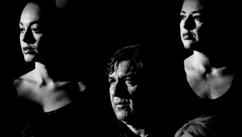 o-nikitas-tsakiroglou-skinothetei-ton-pikaso-kai-tis-mouses-tou