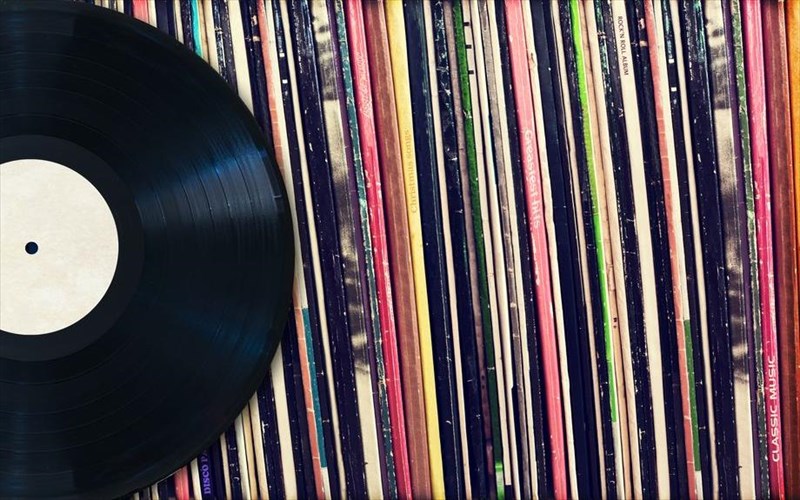 to-binulio-antisteketai-kai-sugkratei-ton-ptotiko-ruthmo-poliseon-mousikis