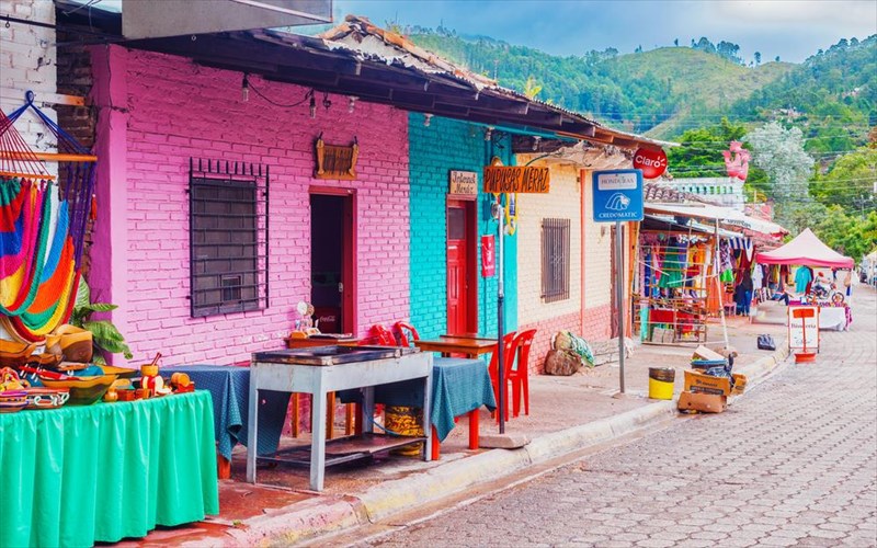 se-autes-tis-xores-oi-dolofonies-therizoun