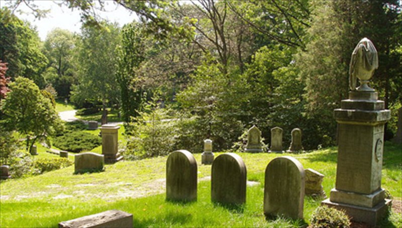 diasima-nekrotafeia-pou-apoteloun-aksiotheata