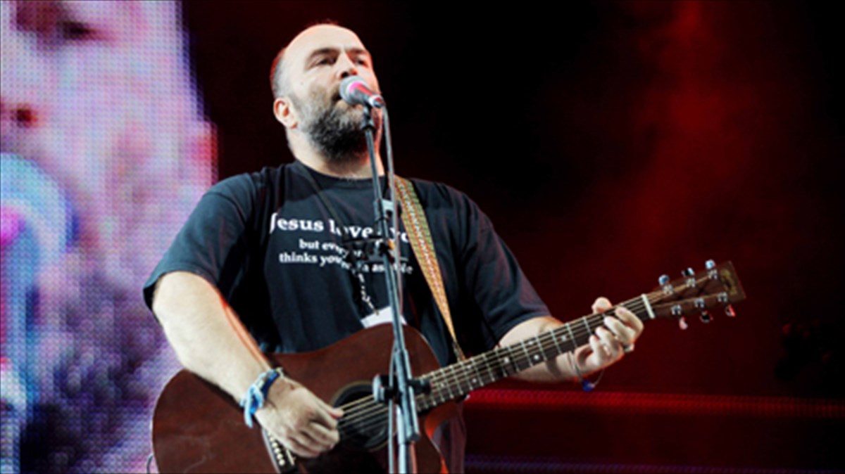 o-mpampis-stokas-katebainei-peiraia