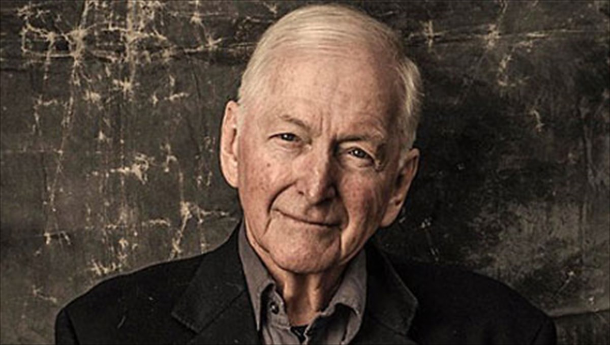 apebiose-o-suggrafeas-mprais-kortnei-suggrafeas-mprais-kortnei