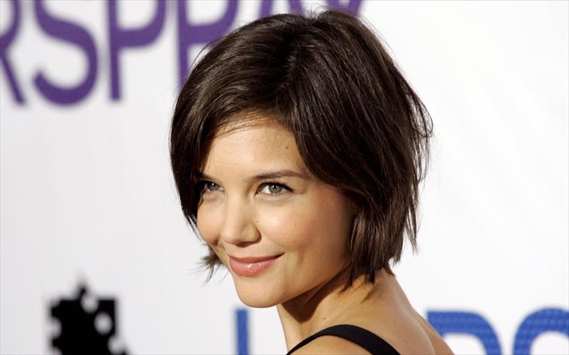 epistrefei-stin-mikri-othoni-i-katie-holmes-katie-holmes