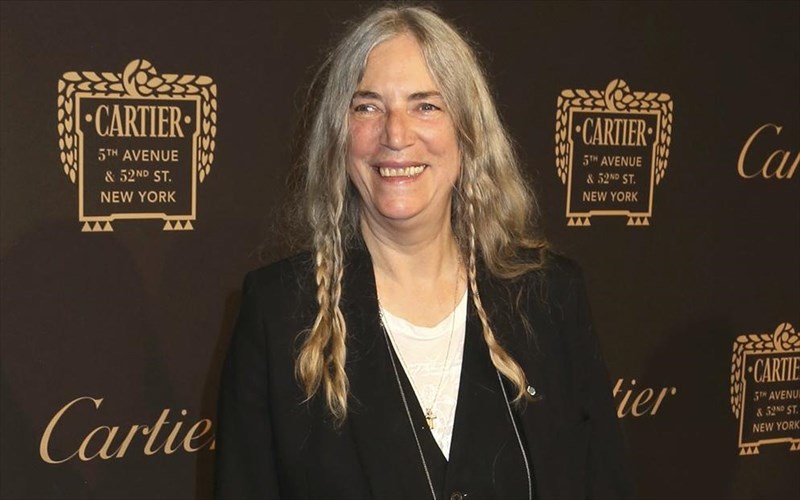 neo-ntokimanter-gia-tin-patti-smith