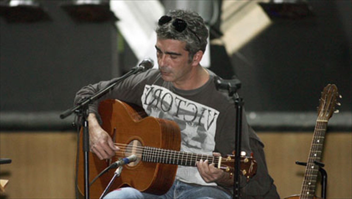 oi-trites-gemizoun-smurnaiika-rempetika