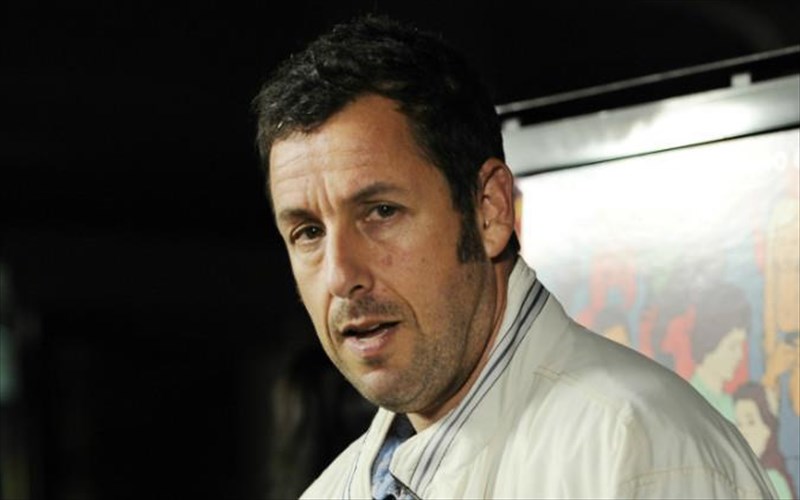 o-adam-sandler-tha-sunergastei-me-tous-adelfous-safdie