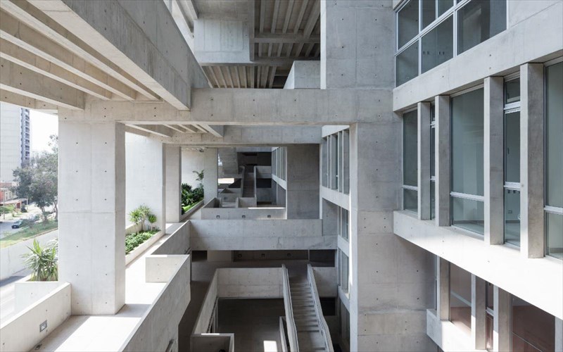 i-arxitektoniki-exei-tin-timitiki-tis-sti-fetini-biennale-tis-benetias