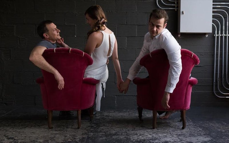 xeimoniatiko-paramuthi-apo-ton-thanasi-saranto-sto-apo-mixanis-theatro