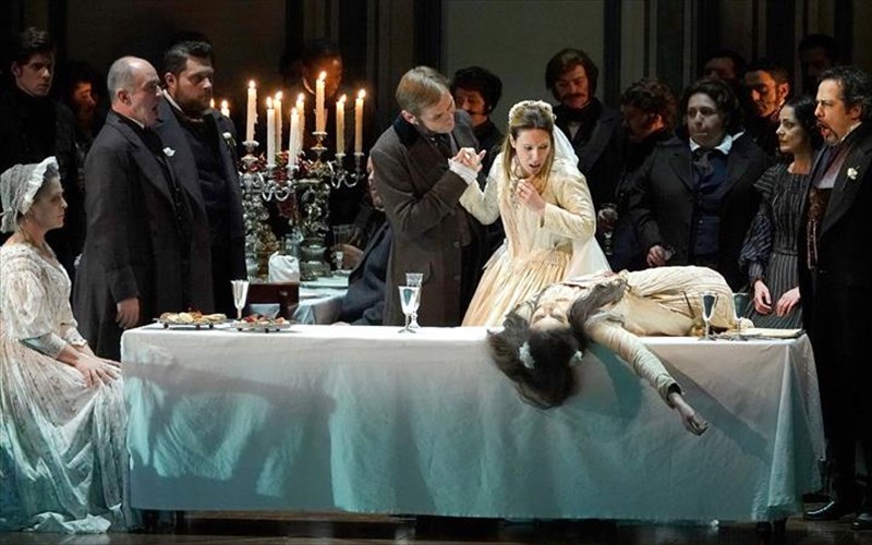 kritiki-loutsia-nti-lammermour-tou-ntonitsetti-kai-magikos-aulos-tou-motsart