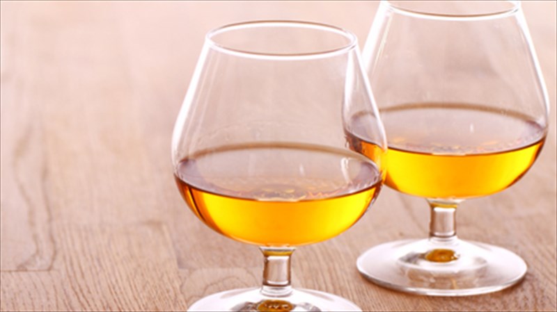 koniak-ena-finetsato-poto-gia-tis-krues-nuxtes