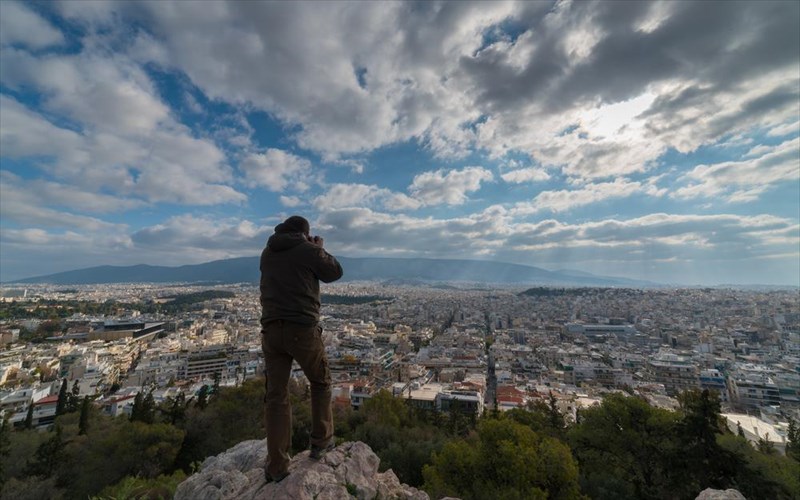 i-mitropoli-oi-sunuparkseis-kai-iantitheseis-tis-se-enan-diagonismo-fotografias