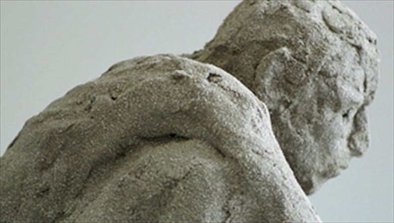 ennea-kallitexnes-se-maniaki-lotofagia