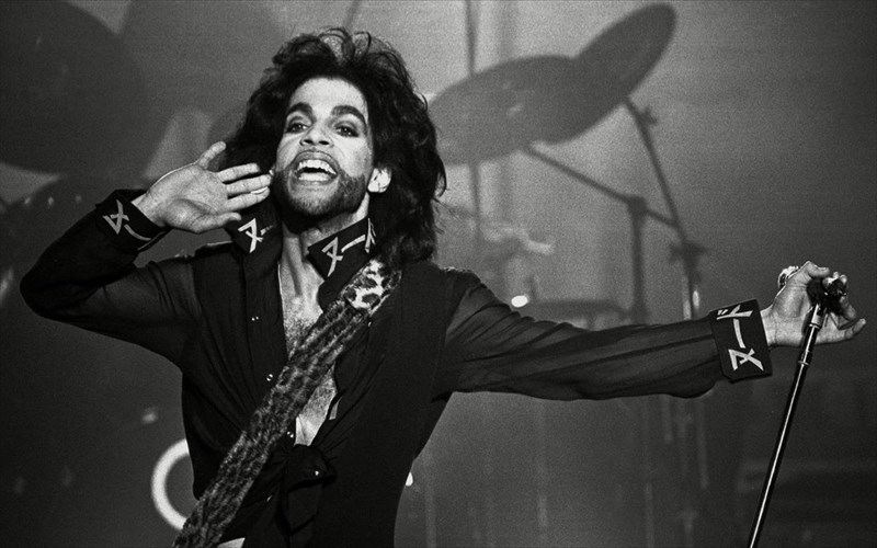 to-mouseio-sto-paisley-park-psaxnei-upallilo-me-proϋpiresia-ston-prince