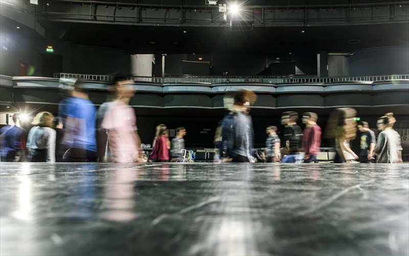 theatro-apo-me-gia-efibous-sto-ethniko