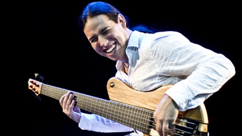 treis-ksexoristes-sunaulies-auti-tin-ebdomada-sto-half-note