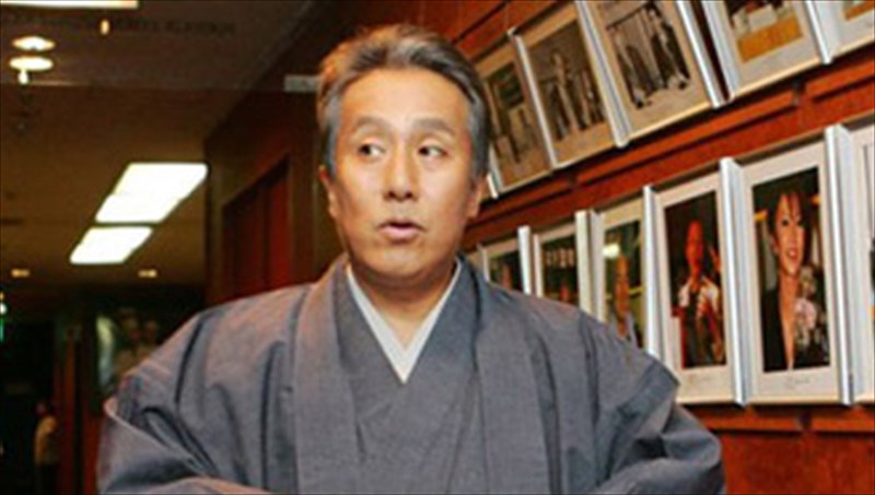 efuge-o-ithopoios-thrulos-tou-iaponikou-theatrou-kampouki-ithopoios-thrulos-tou-iaponikou-theatrou-kampouki