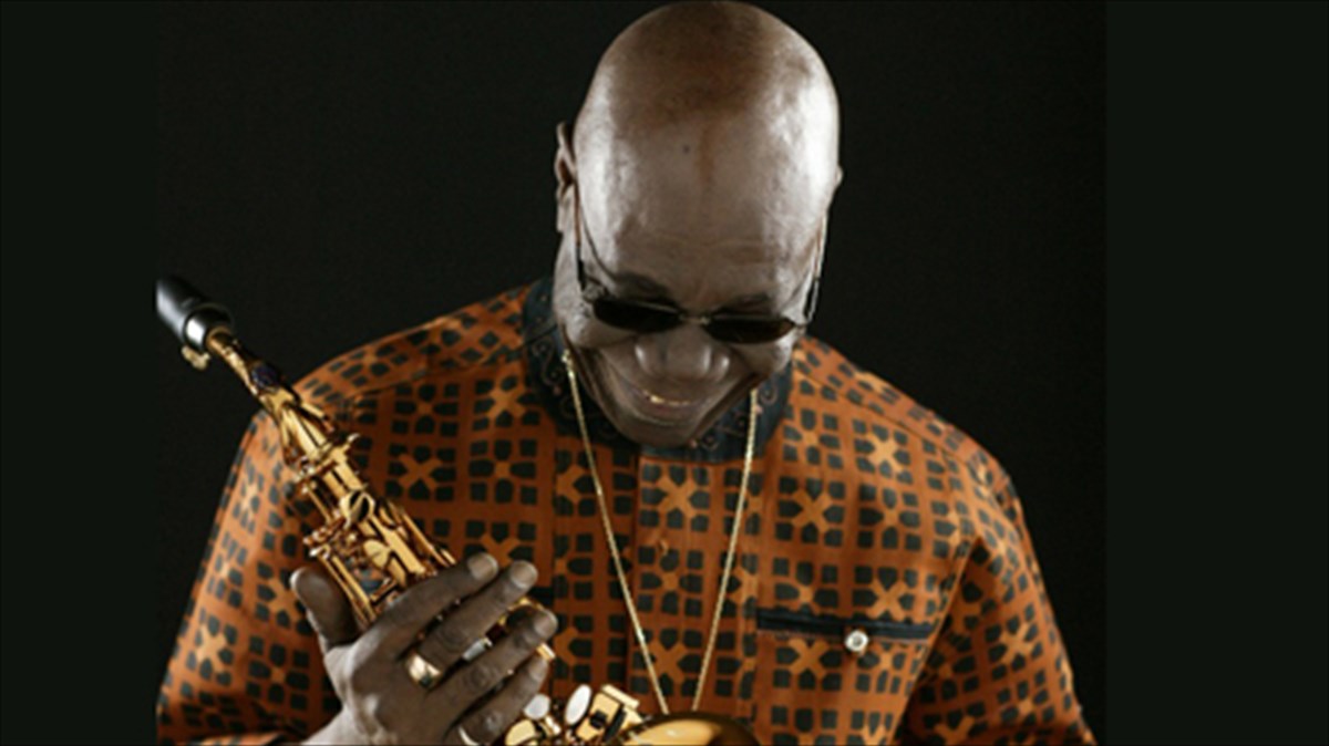 ena-groovy-sumpan-kanei-thorubo-sti-skini-tou-gazarte