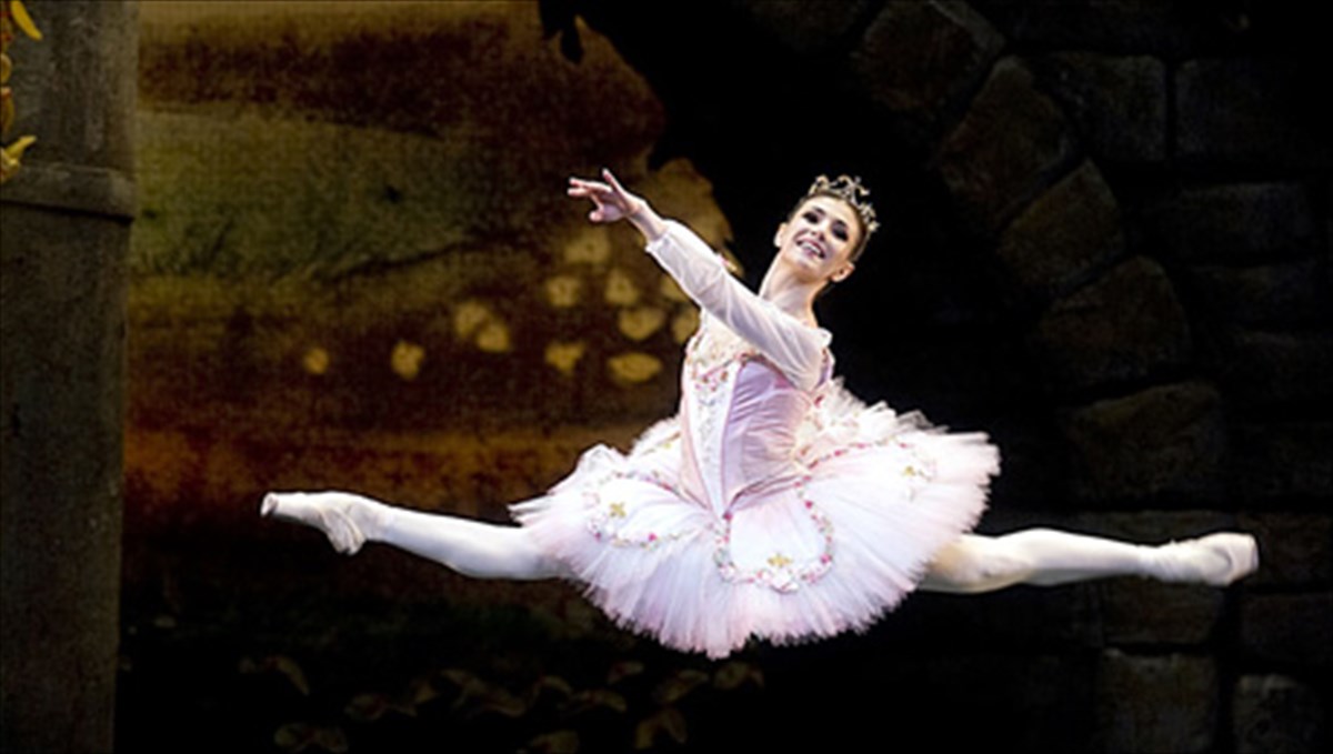 i-oraia-koimomeni-xoreutiko-upertheama-apo-ta-mpaleta-tou-kremlinou