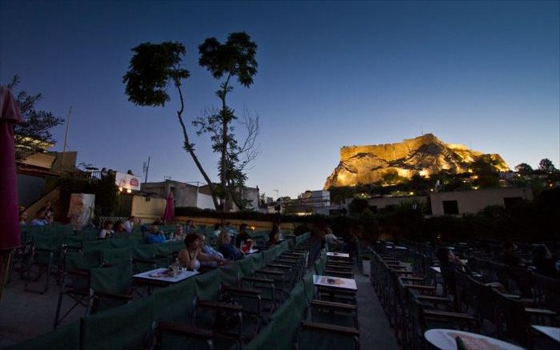 anoiksan-kapoia-apo-ta-therina-tis-polis-kai-i-xara-mas-einai-terastia-xara-mas-einai-terastia