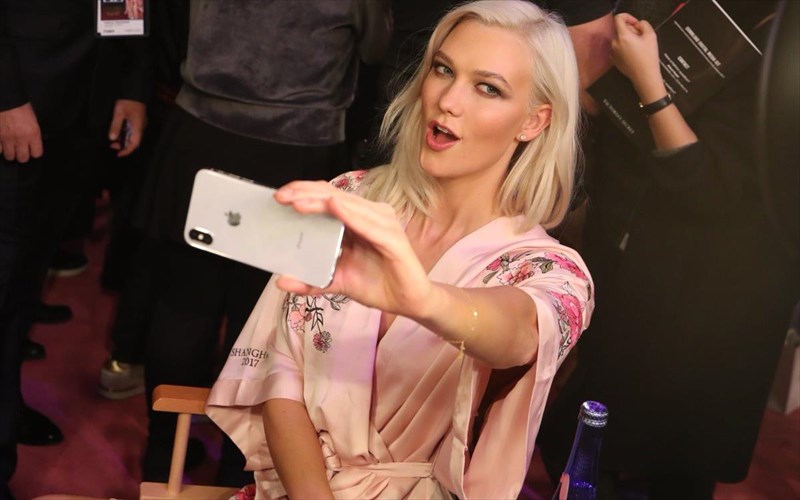 kai-i-karlie-kloss-upegrapse-sumbolaio-ekatommurion-karlie-kloss-upegrapse-sumbolaio-ekatommurion