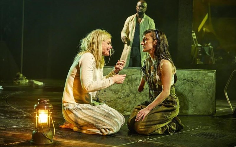 makmpeth-apo-to-olivier-theatre-tou-londinou-sto-megaro-athinon