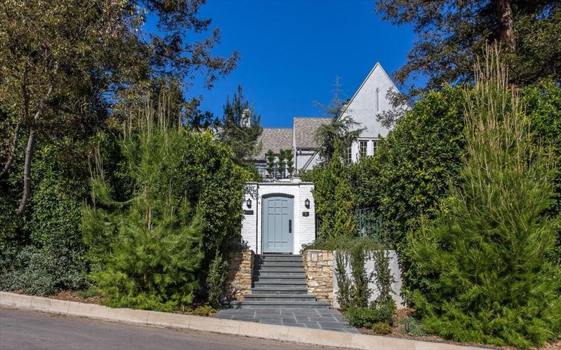 poios-agorase-to-spiti-tou-moby