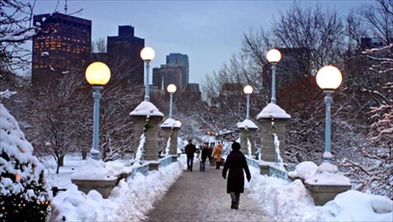 xareite-ton-xeimona-kai-to-xioni-se-10-poleis-tou-kosmou