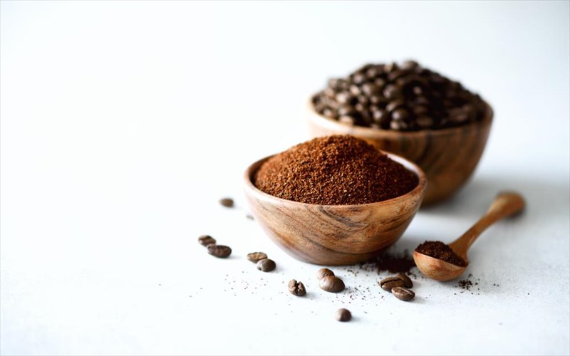 ti-sumbainei-telika-me-tin-kafeini-sta-rofimata