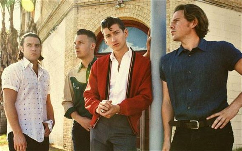 deite-tous-arctic-monkeys-kai-to-neo-tous-single-four-out-of-five