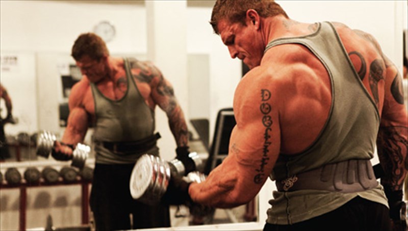 mia-romantiki-kardia-sto-soma-enos-bodybuilder