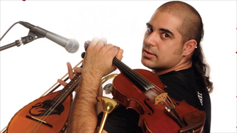 enas-trelos-sto-peristeri