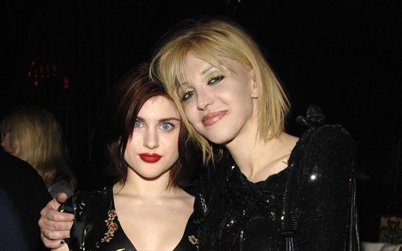 dikaiosi-courtney-love-kai-frances-bean-sta-dikastiria