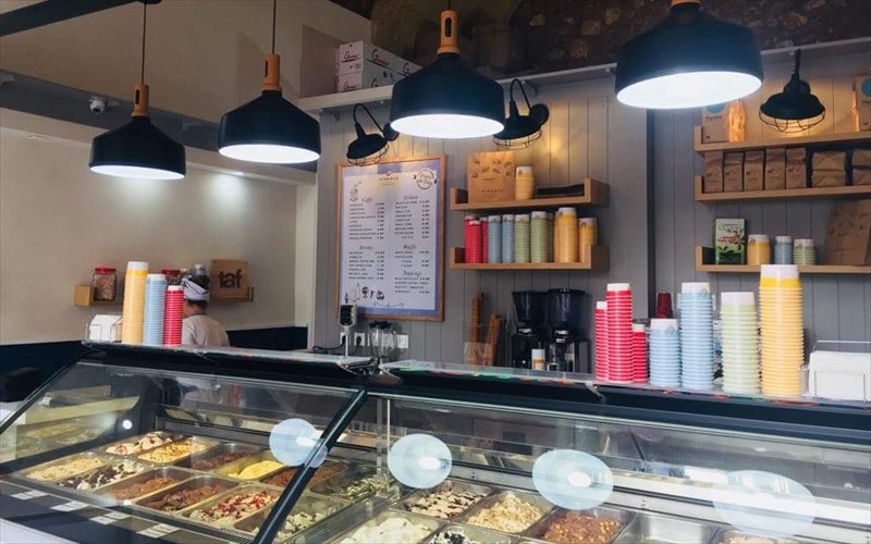 to-ninnolo-paei-kai-sta-xania